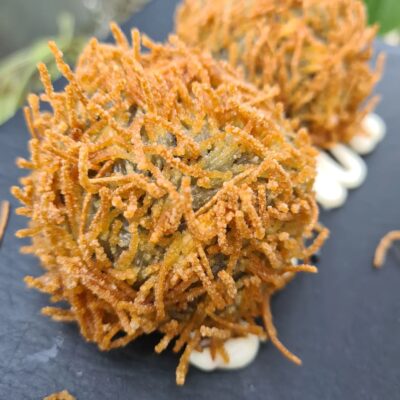 Croqueton de chipirón con salsa de alioli